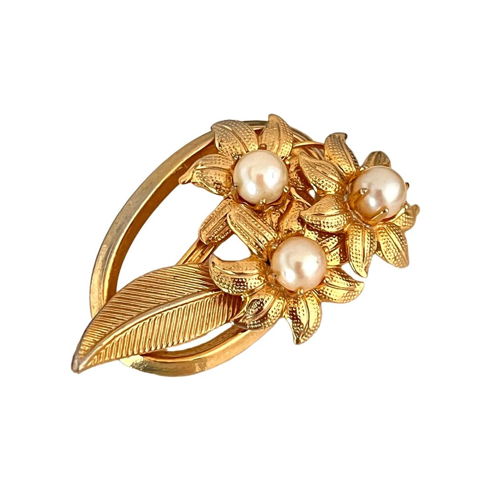 Vintage 1960s Pearl Flower Brooch Gold Tone Mid Century Floral - 1K